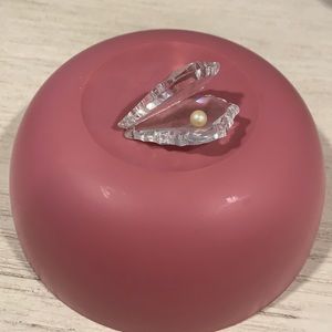 Crystal Palace Galleries oyster shell with pearl!